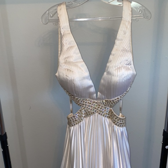 White Formal Dress - Picture 4 of 10